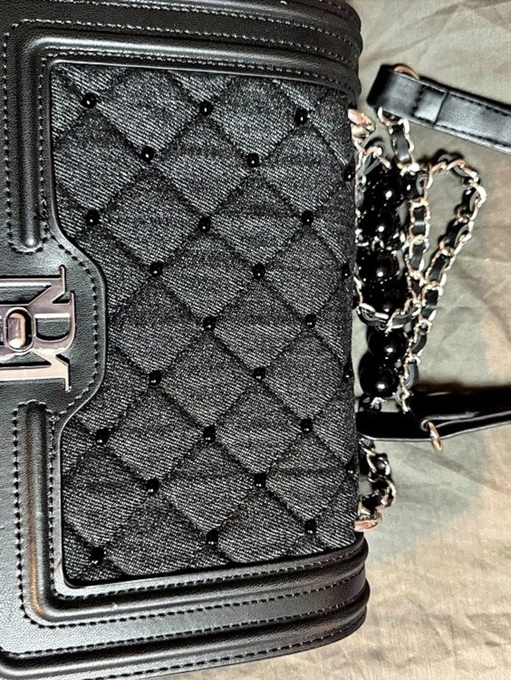 LIKE NEW Badgley Mischka Quilted Chain Shoulder Bag in Black Quilted